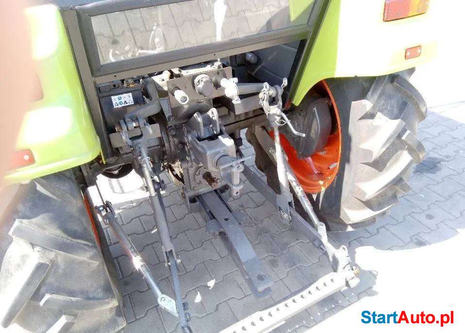 Ursus C-330 ciągnik kołowy