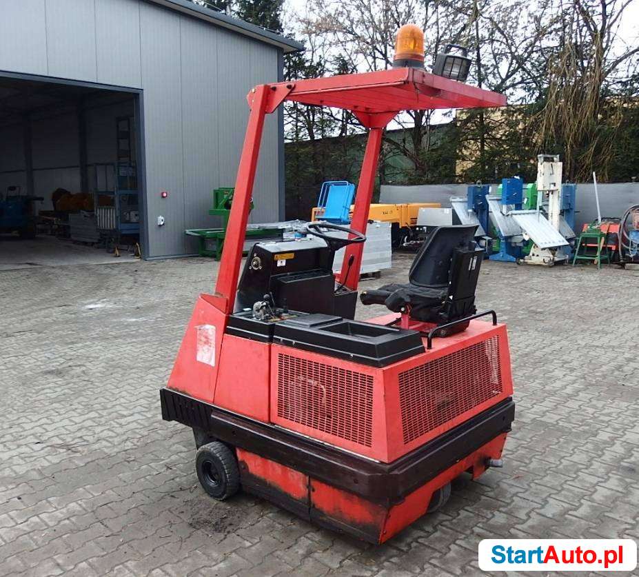 Urządzenie czyszczące – szorowarka zamiatarka do kostki HAKO