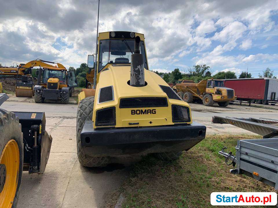 Walec stal guma Bomag BW213 DH-4