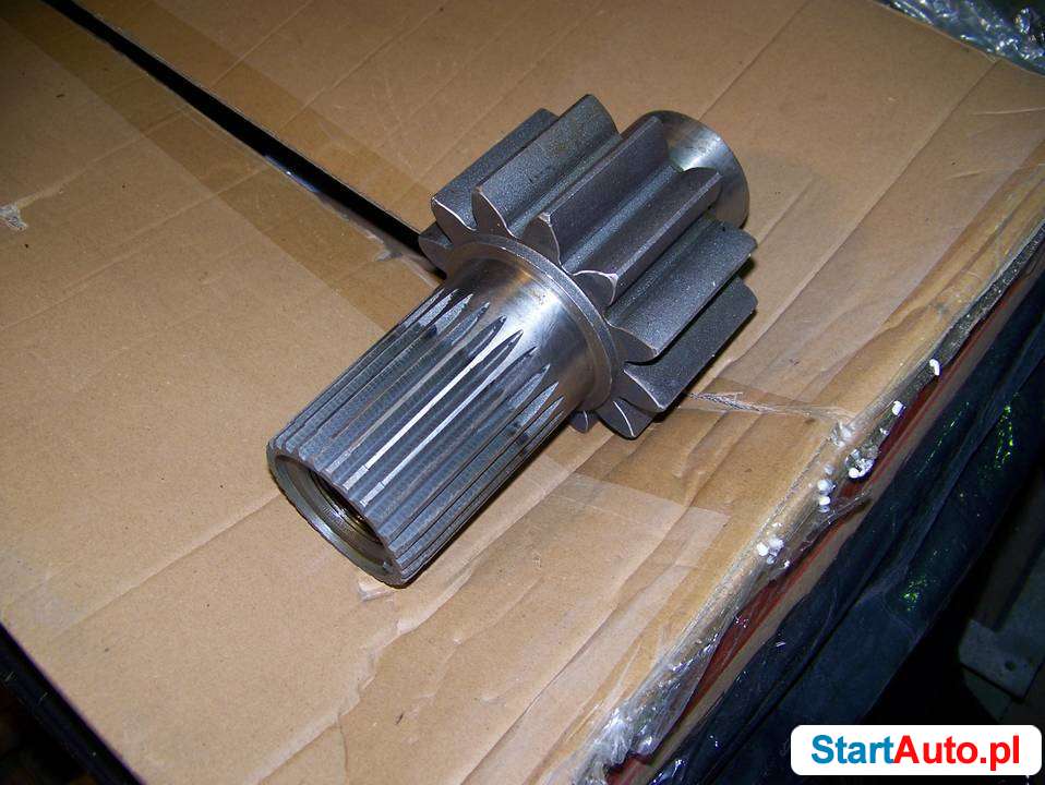 Wałek zębatka reduktora bocznego do T-130 fabryczny