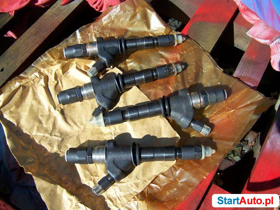 Wtryskiwacze silnika spycharki T-130,T-170,B-10,B-170