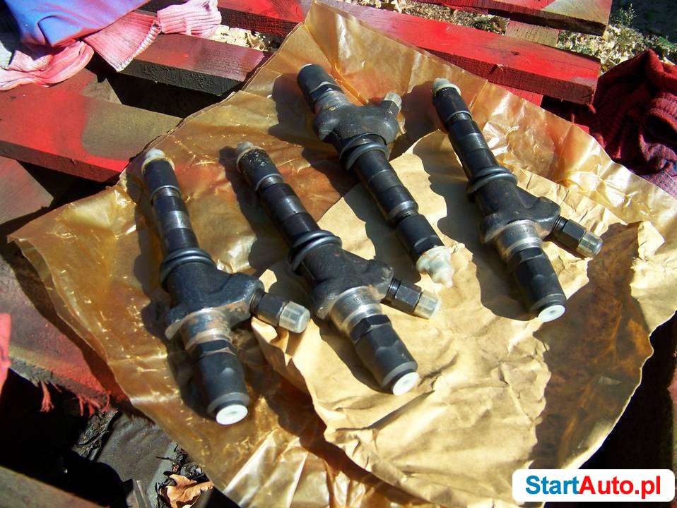 Wtryskiwacze silnika spycharki T-130,T-170,B-10,B-170