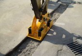 Zagęszczarka hydrauliczna GHEDINI do koparo – ładowarki