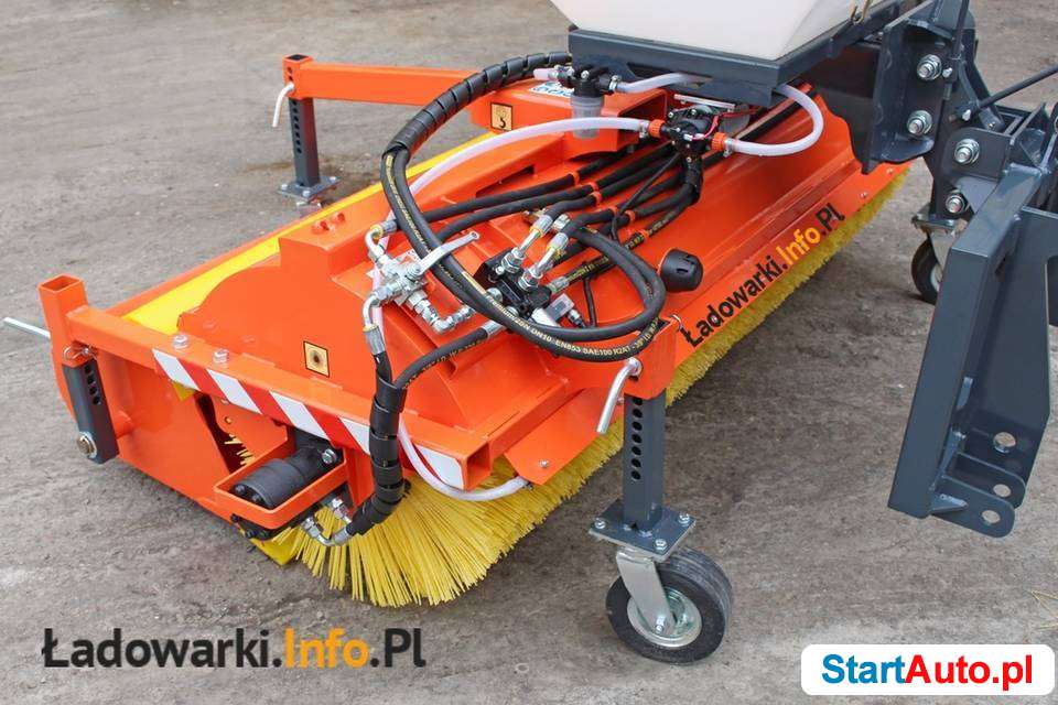 Zamiatarka hydrauliczna z zraszaczem i pojemnikiem na odpad