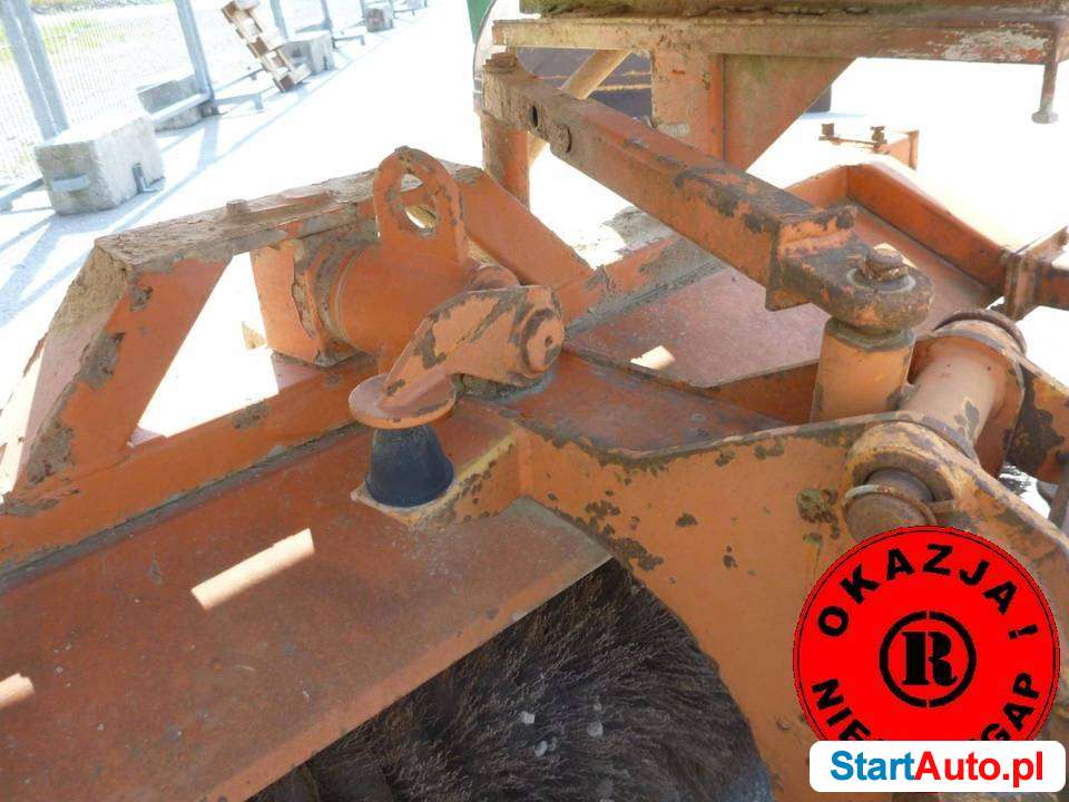 Zamiatarka Schmidt do Unimoga ciągnika wózka widłowego teles